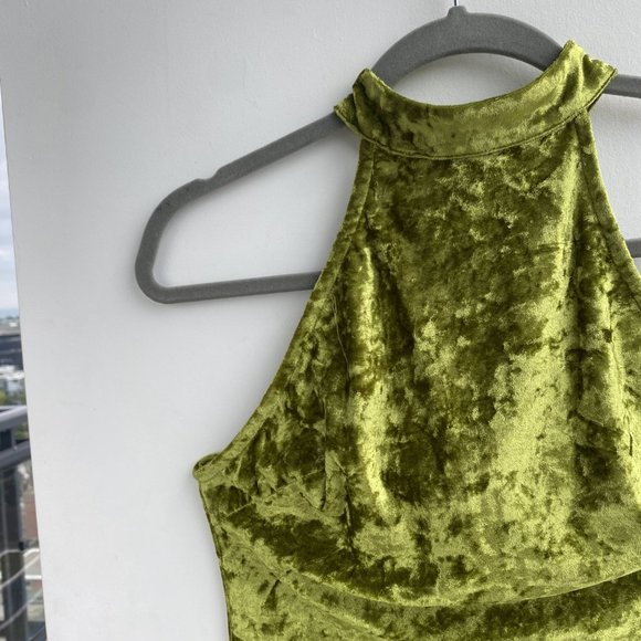 Hottie Couture Women's Green Velvet Sleeveless Halter Neck Bodycon Mini Dress - Picture 3 of 7